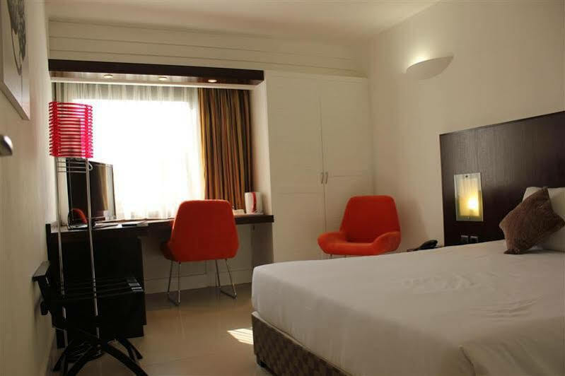 Hotel Le Saint Denis ภายนอก รูปภาพ